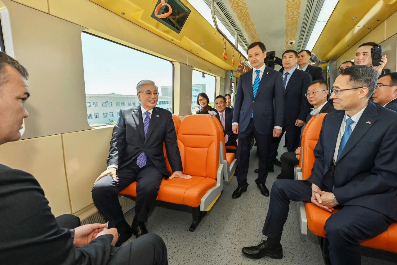 轻轨222.jpg