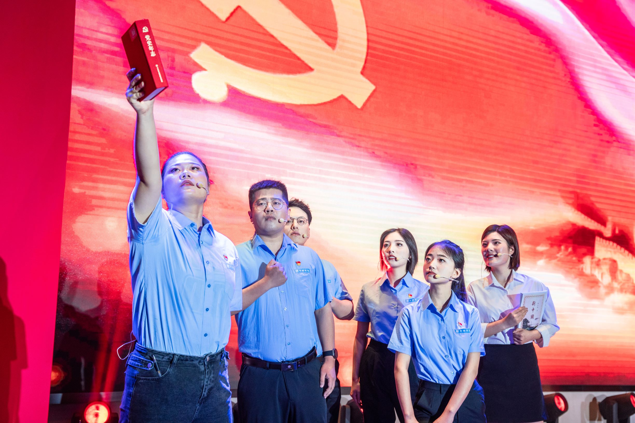 w88优德七局举办“建证力量·党旗飘扬”庆祝建党100周年“七一”表彰大会暨党史学习教育微党课大赛1.jpg